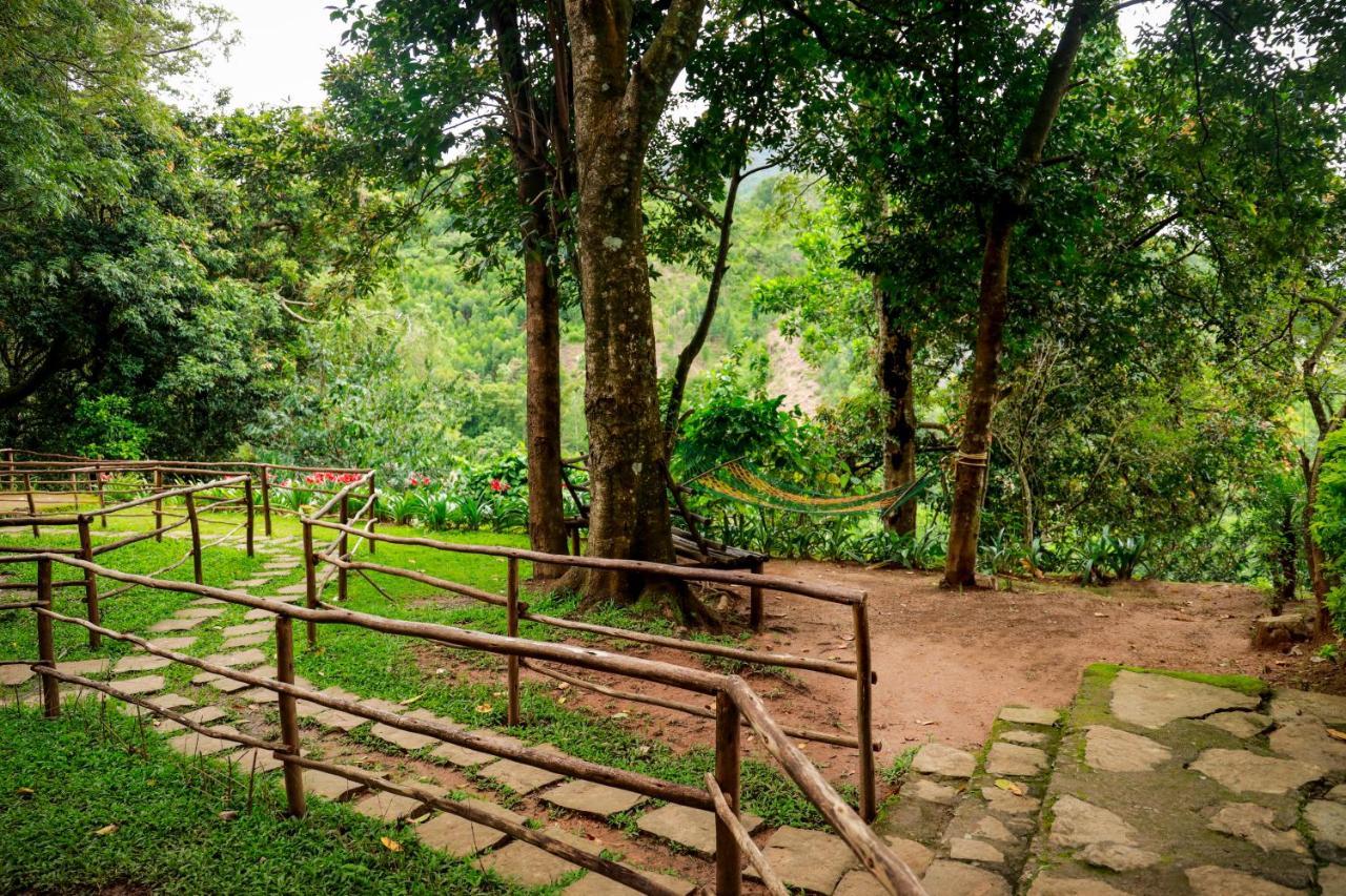 Golden Fern Resort Kanthalloor Eksteriør bilde